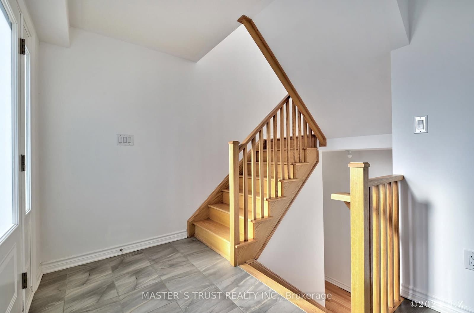 2501 Littlefield Crescent - Image 3