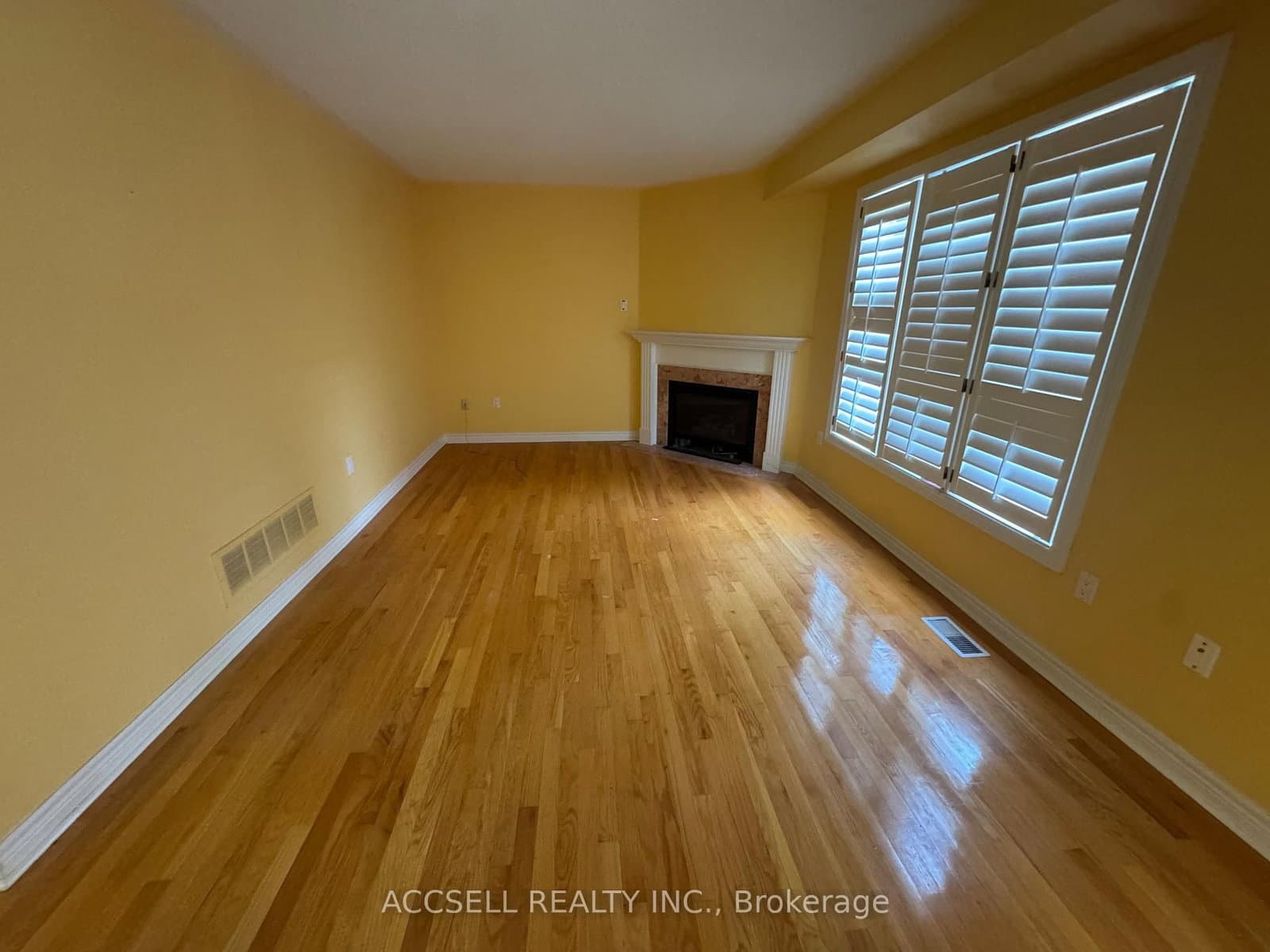 1905 Broad Hollow Gate, Unit 13 - Image 6