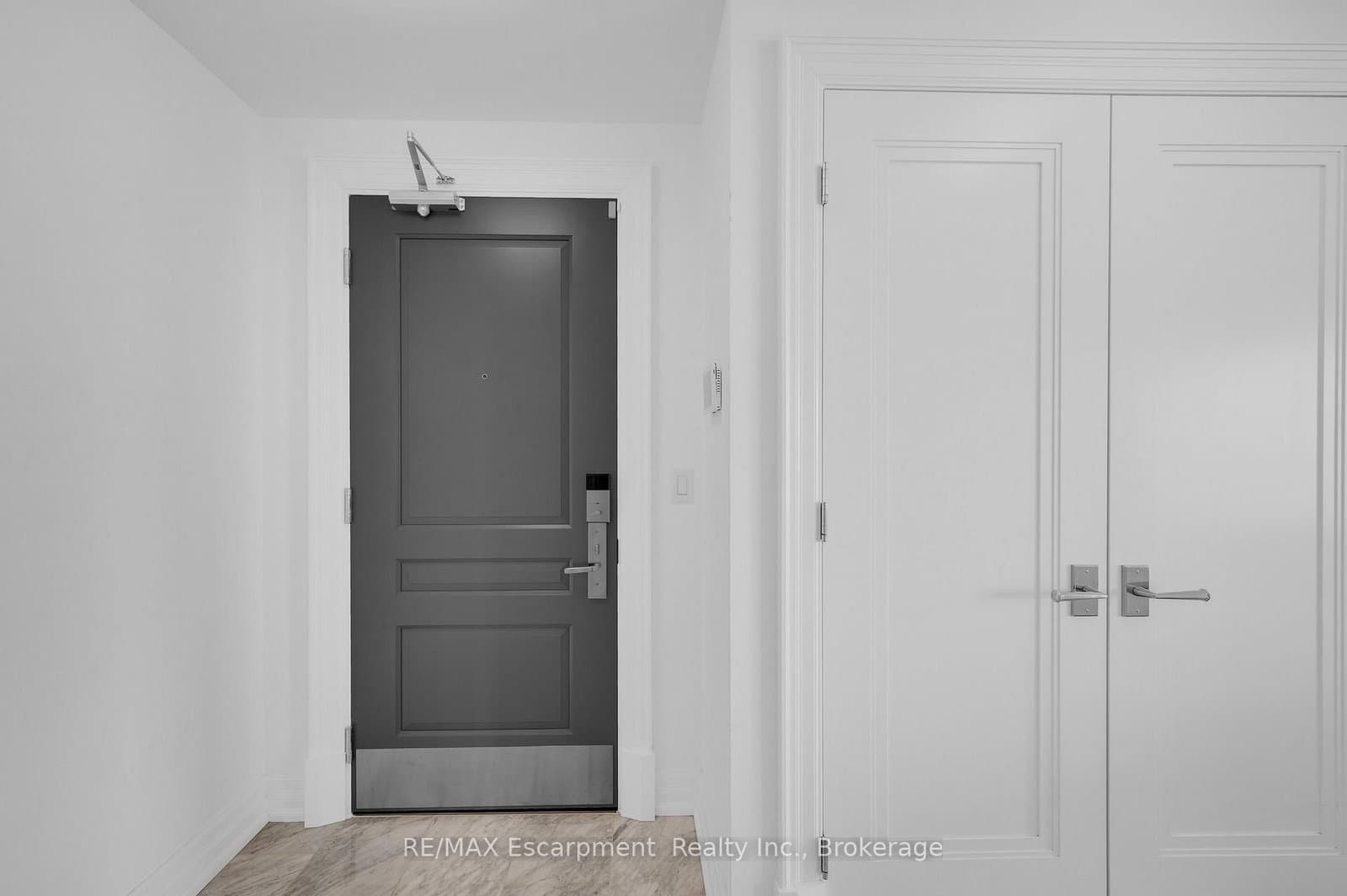 2060 Lakeshore Road, Unit 605 - Image 4
