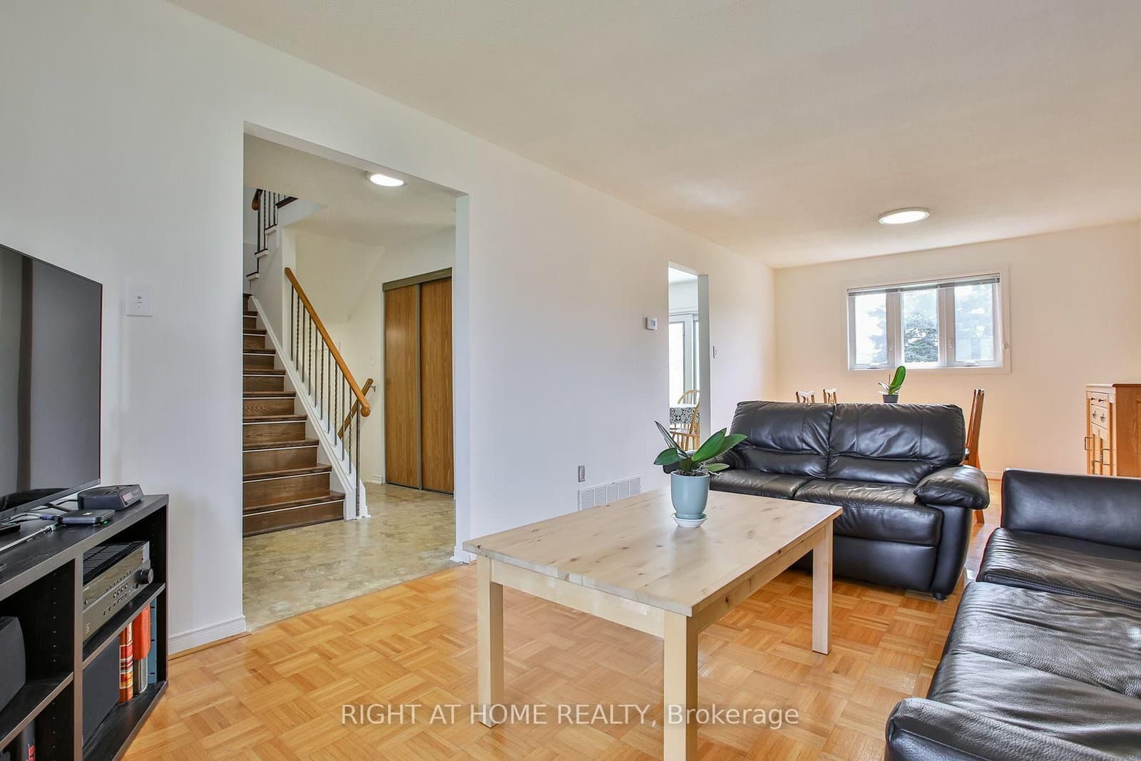 56 Cathy Jean Crescent - Image 6