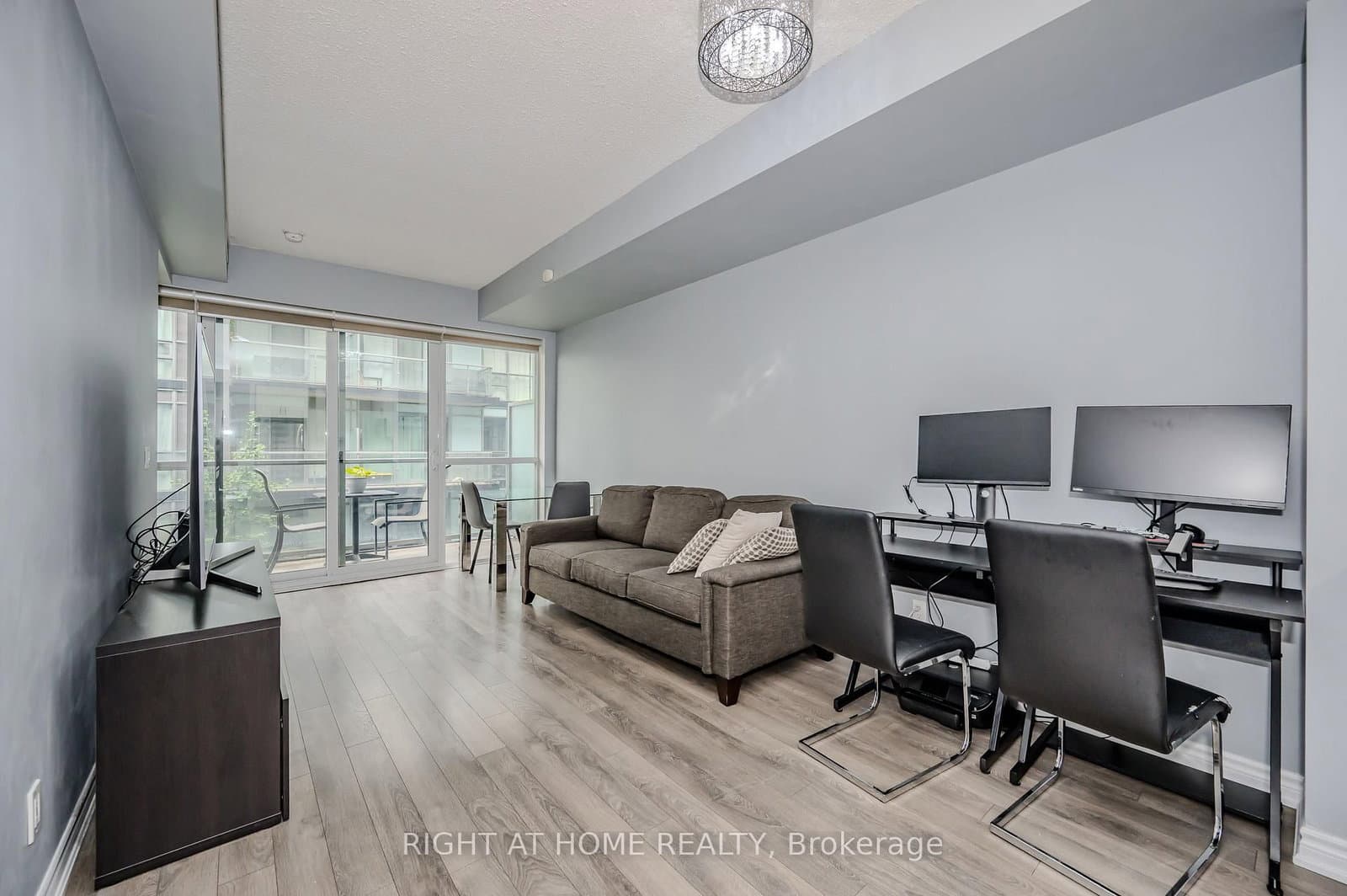 15 James Finlay Way, Unit 917 - Image 4