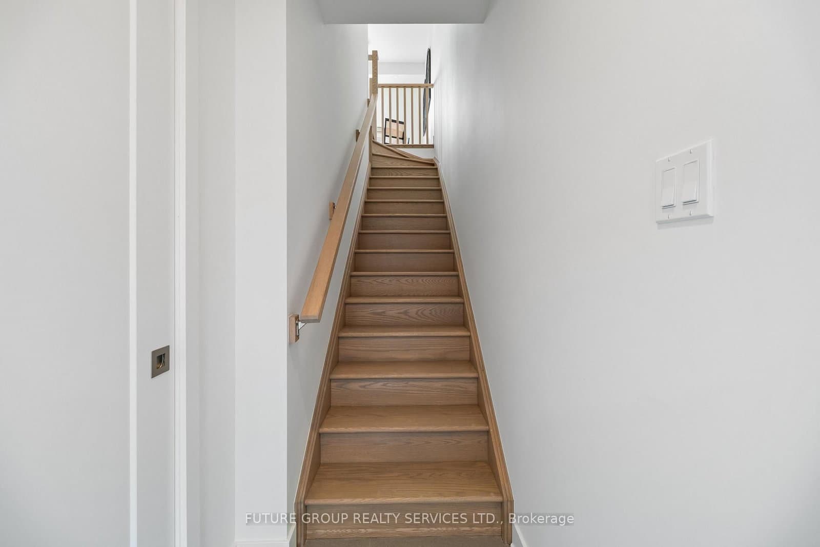 34 Poplar Avenue, Unit Unit 3 - Image 2