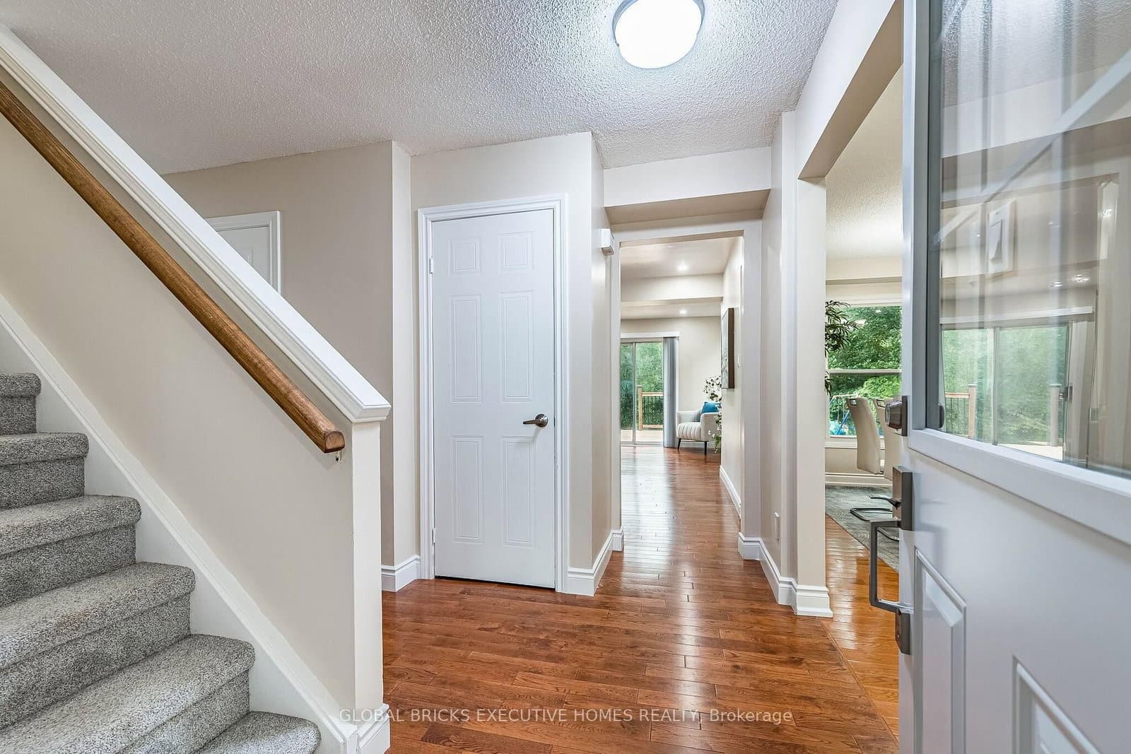 2150 Hunt Crescent - Image 3