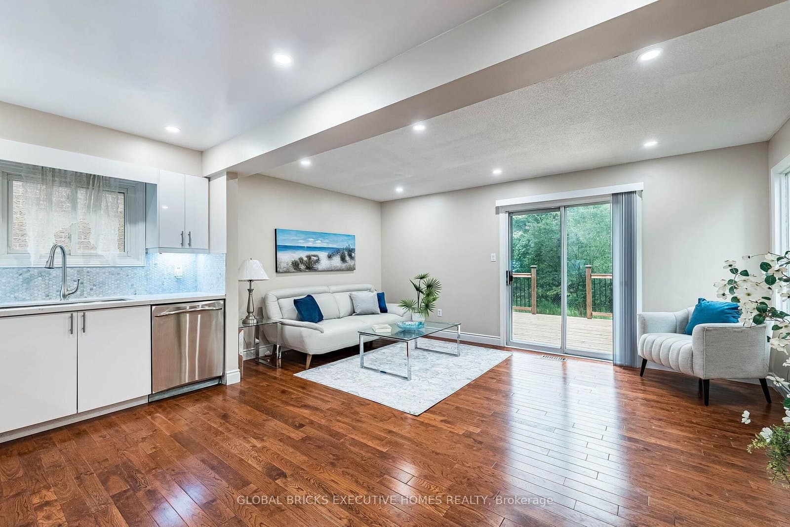 2150 Hunt Crescent - Image 5