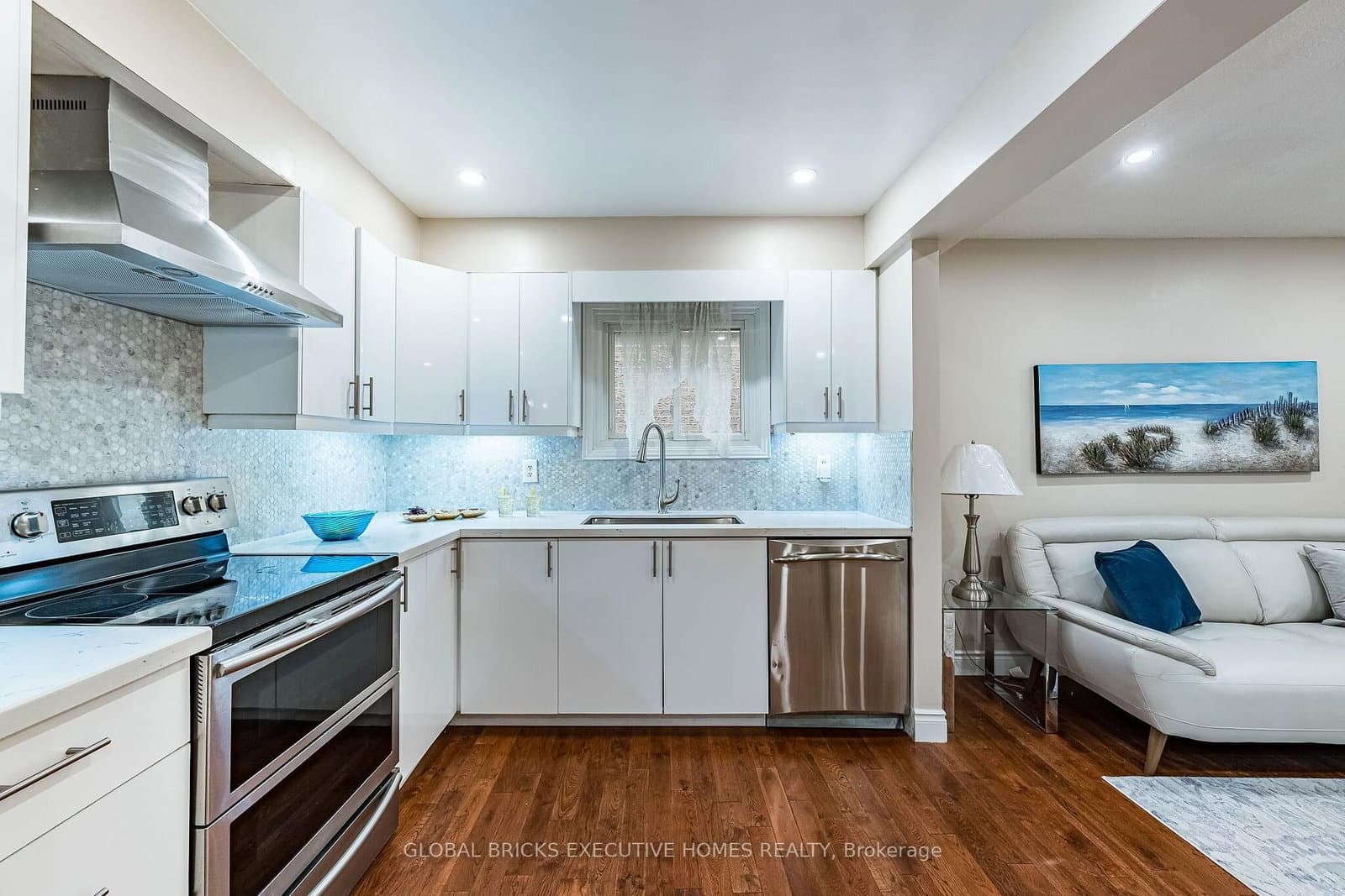 2150 Hunt Crescent - Image 6