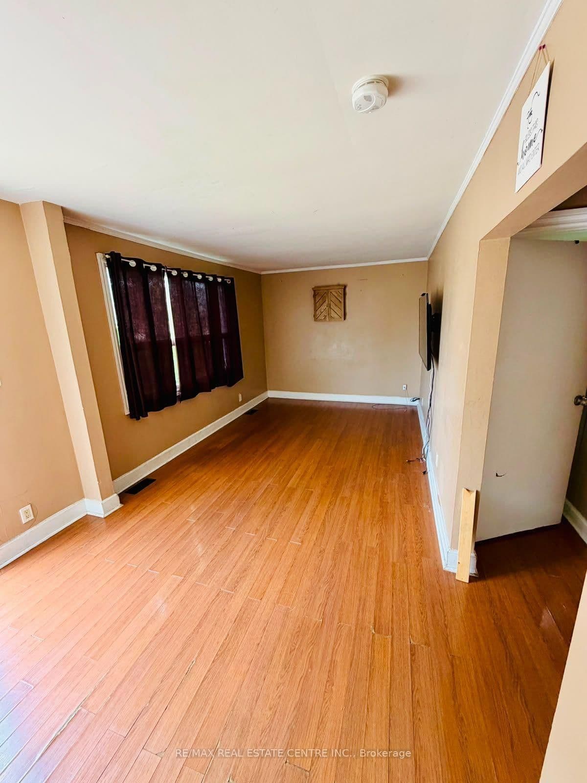 7118 Goreway Drive - Image 5