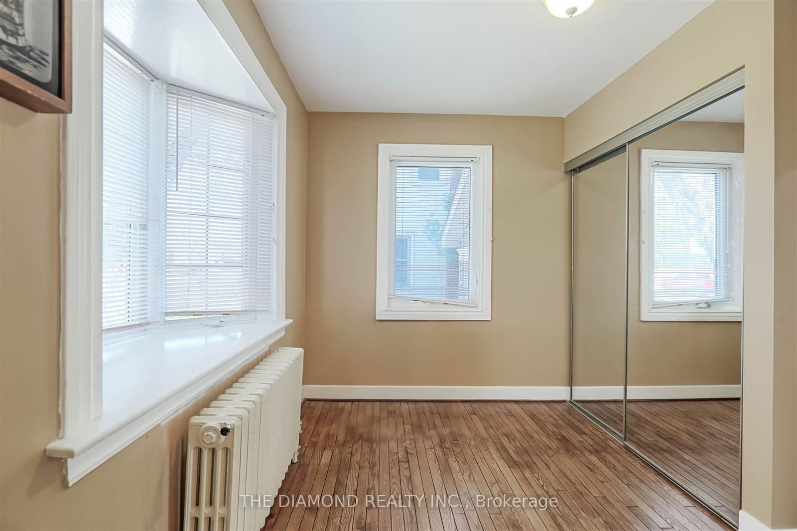 3927 Bloor Street W - Image 3