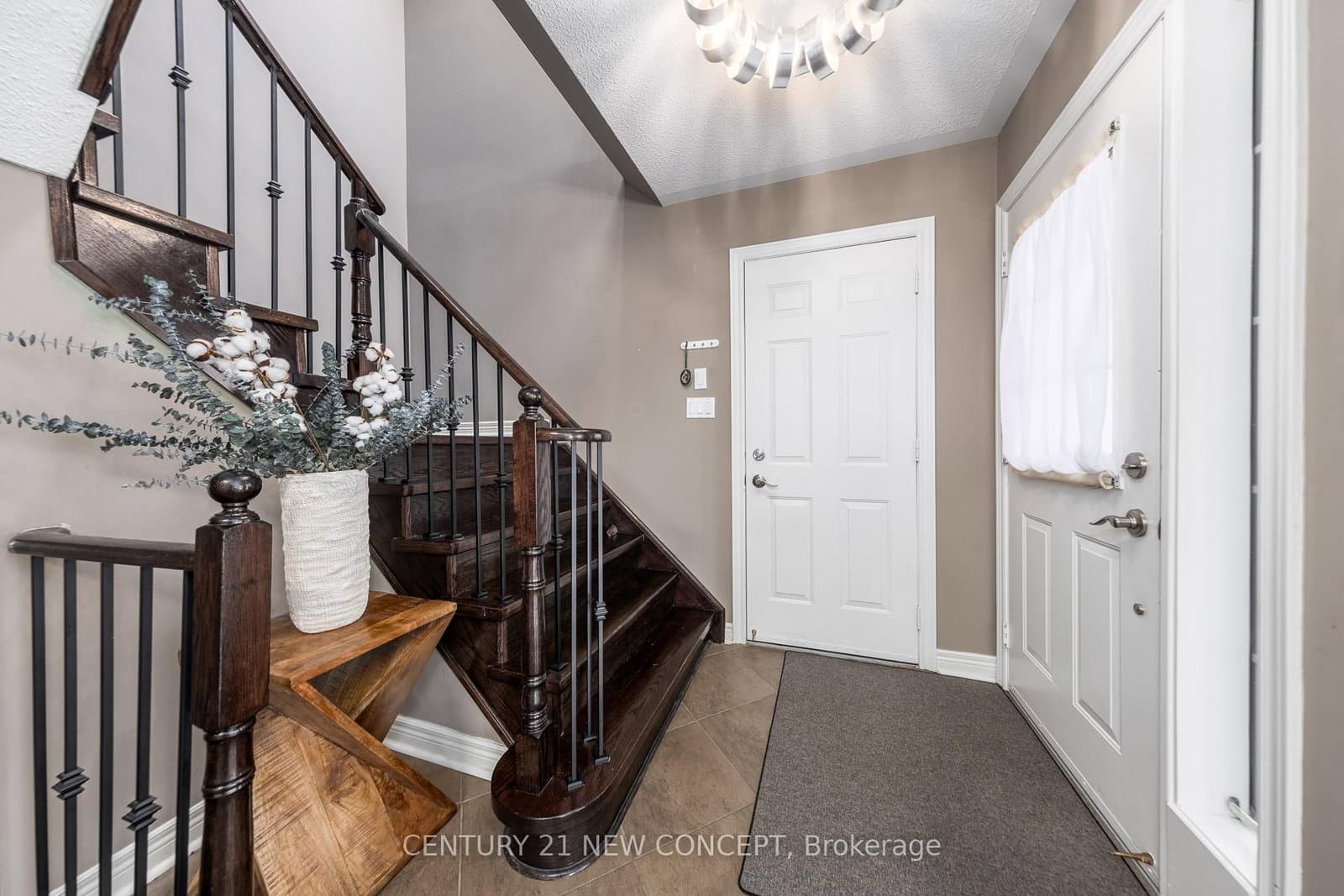 1905 Broad Hollow Gate, Unit 25 - Image 2