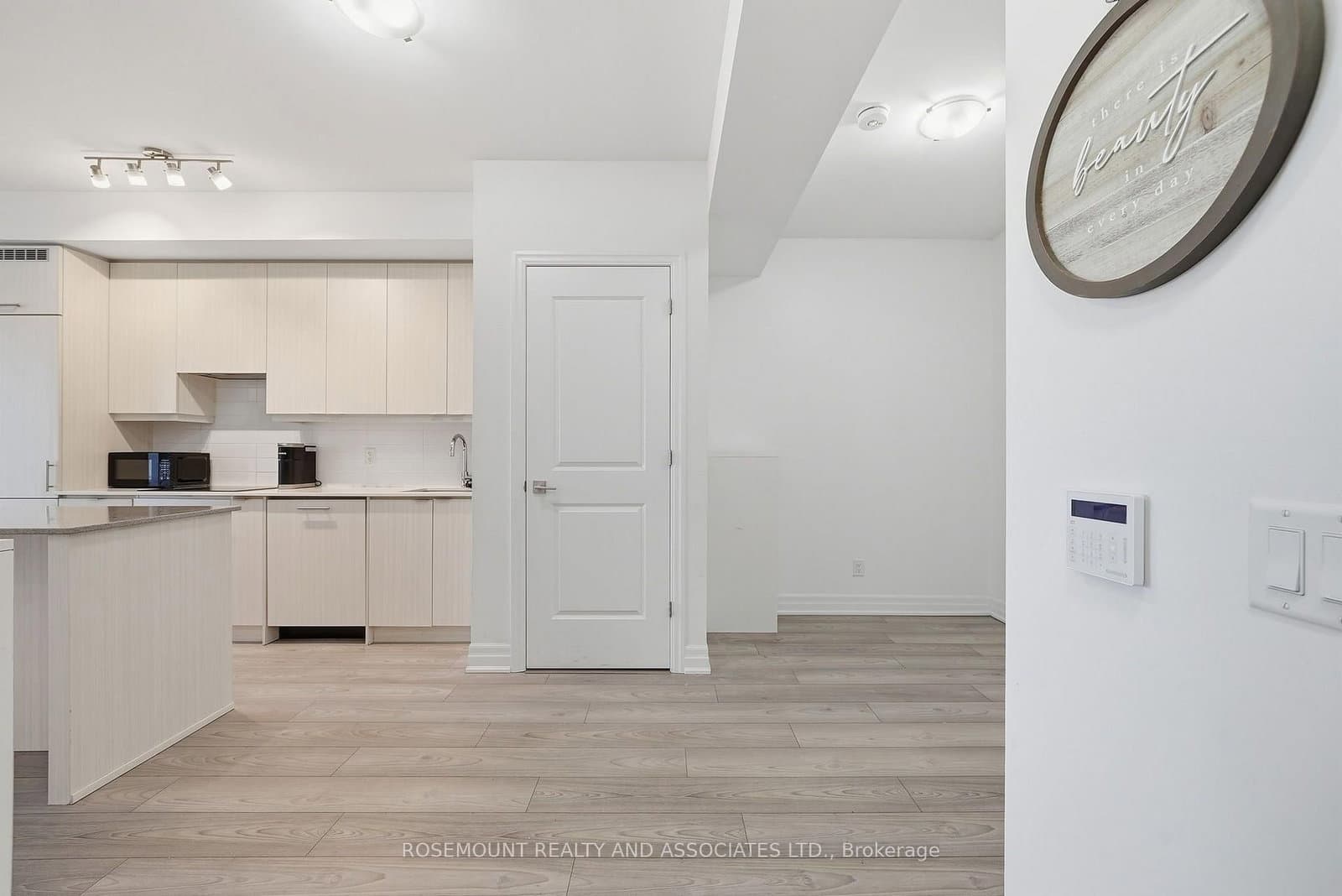 36 ELM Drive W, Unit 2105 - Image 5