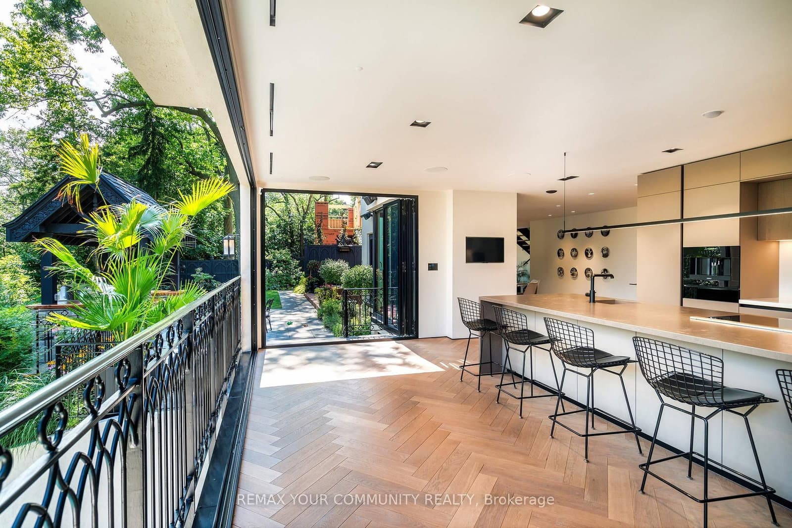 57 Baby Point Crescent S - Image 4