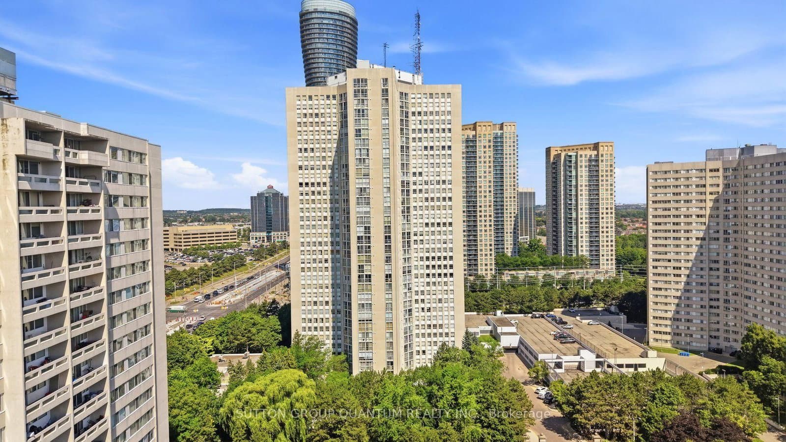 #304 - 3650 Kaneff Crescent