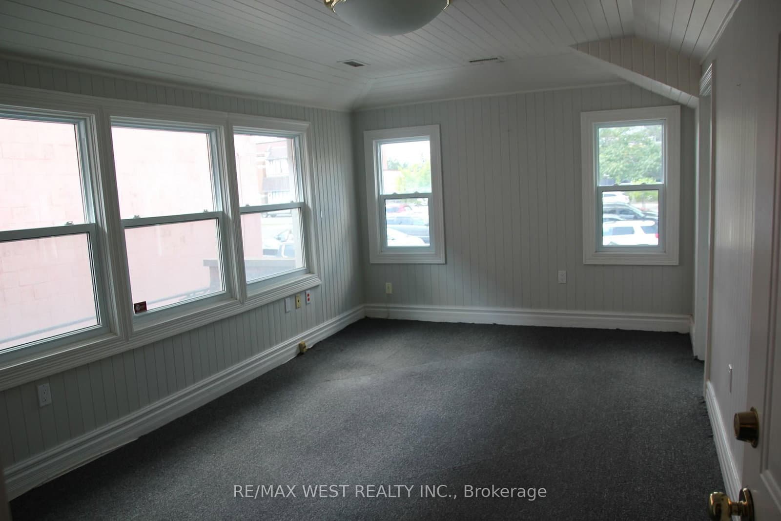 191 Lakeshore Road E, Unit 104 - Image 2