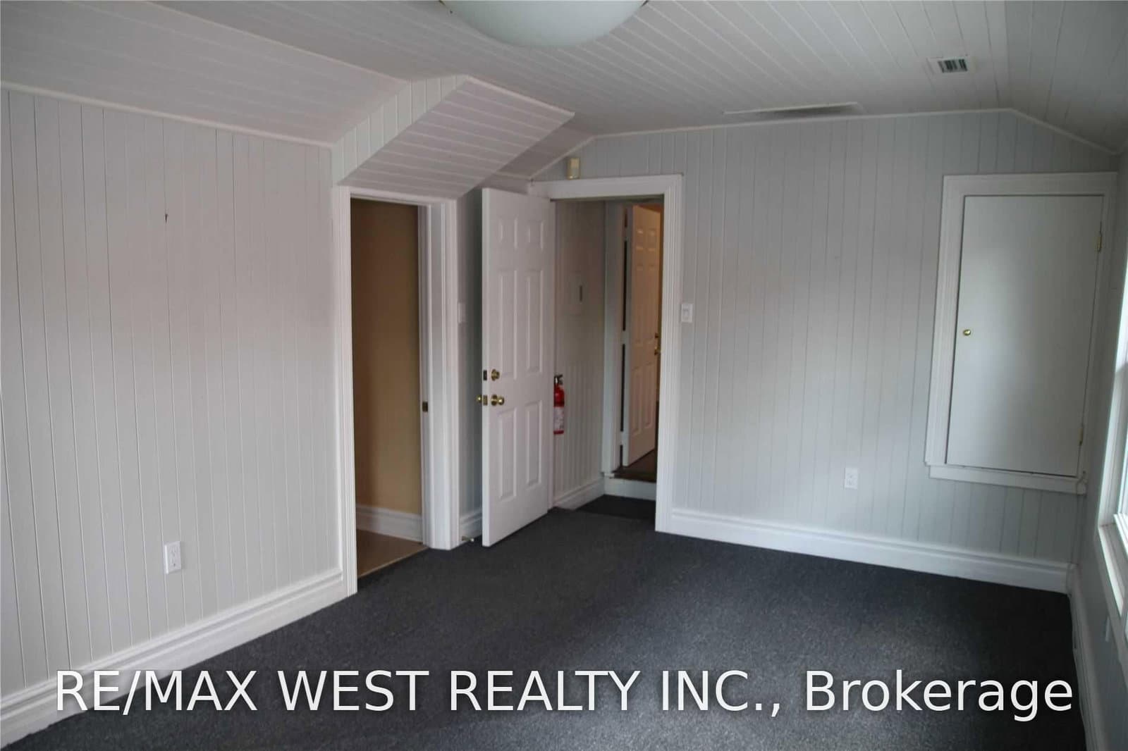 191 Lakeshore Road E, Unit 104 - Image 3