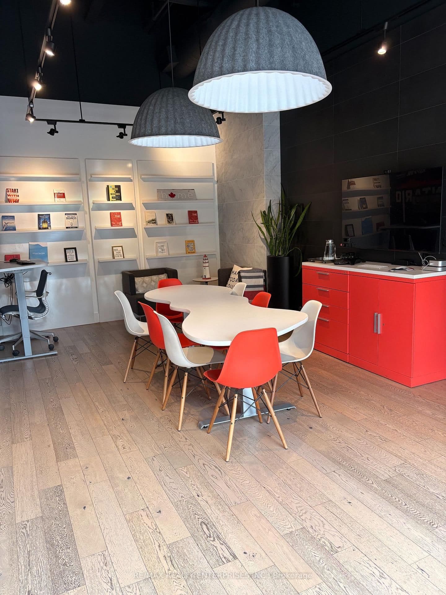 125 Lakeshore Road E, Unit C-14 - Image 6