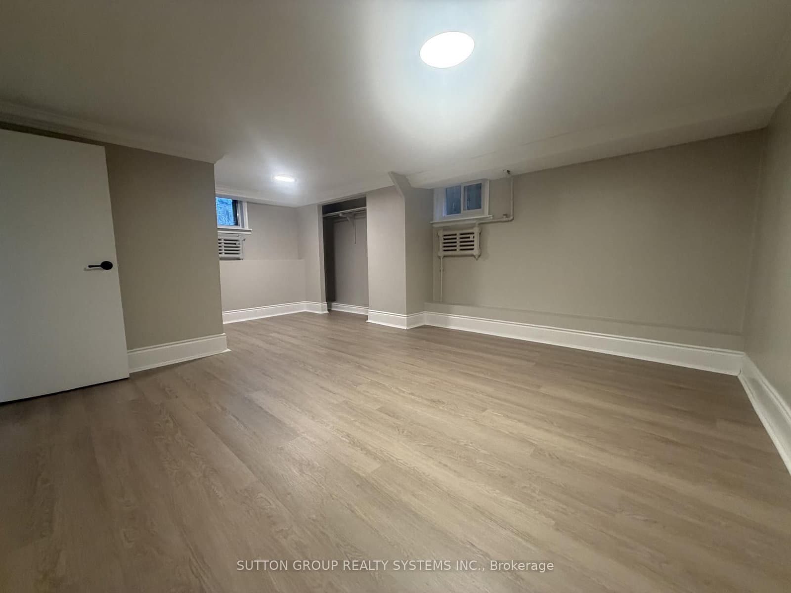 3 Tyrone Avenue, Unit lower level - Image 4