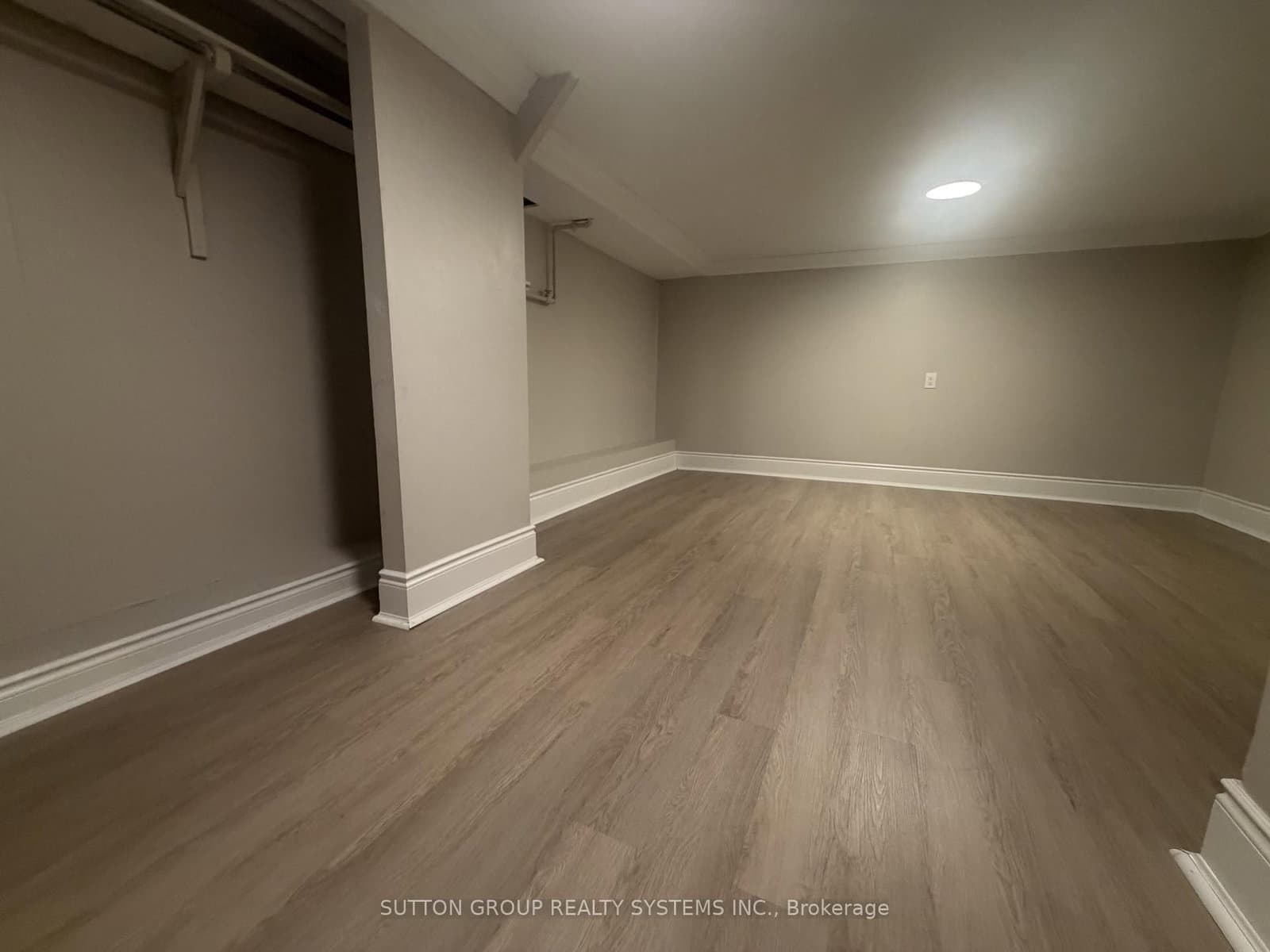 3 Tyrone Avenue, Unit lower level - Image 5