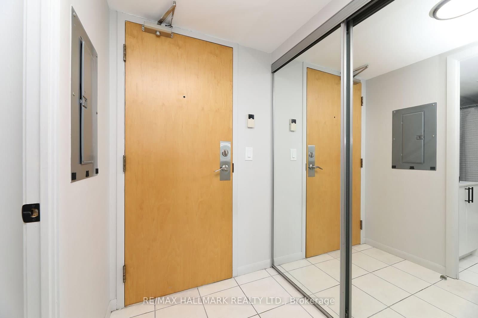 185 Legion Road N, Unit 1810 - Image 4