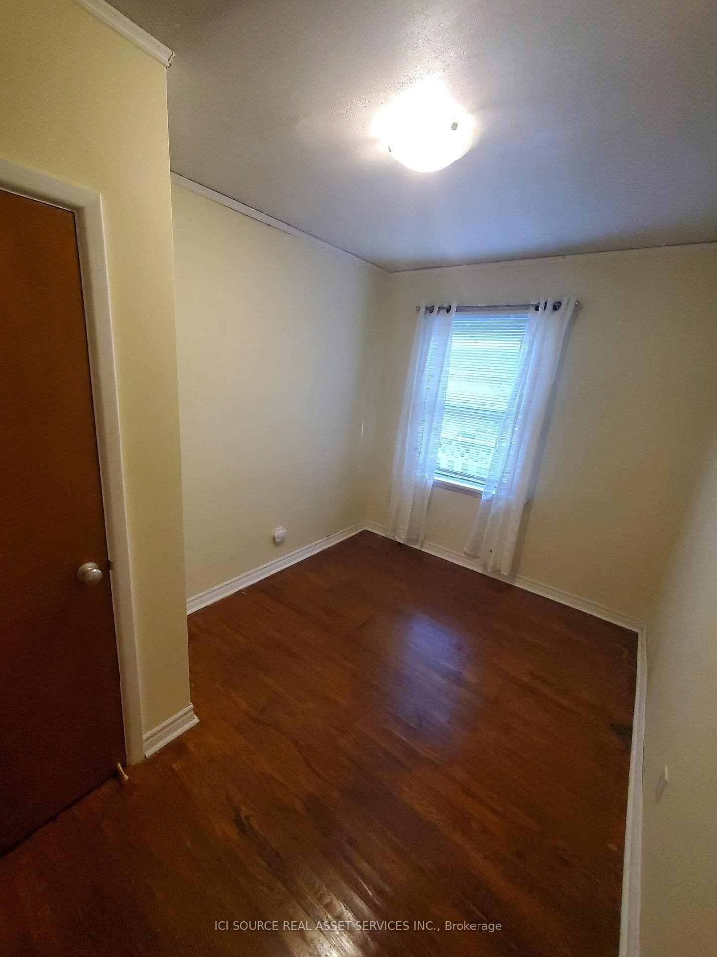 412 Mountainview Drive, Unit Main Floor - Image 3