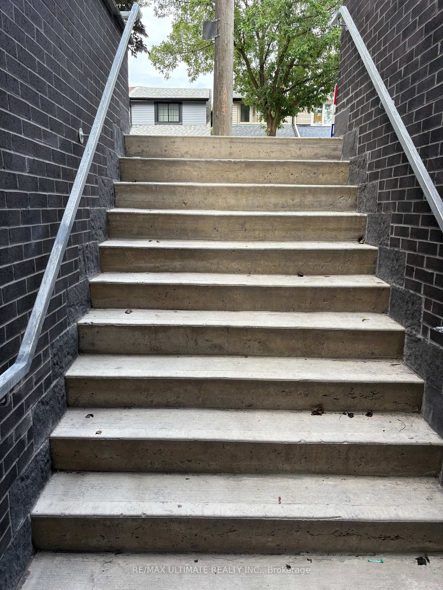 249 Silverthorn Avenue, Unit Lower - Image 2