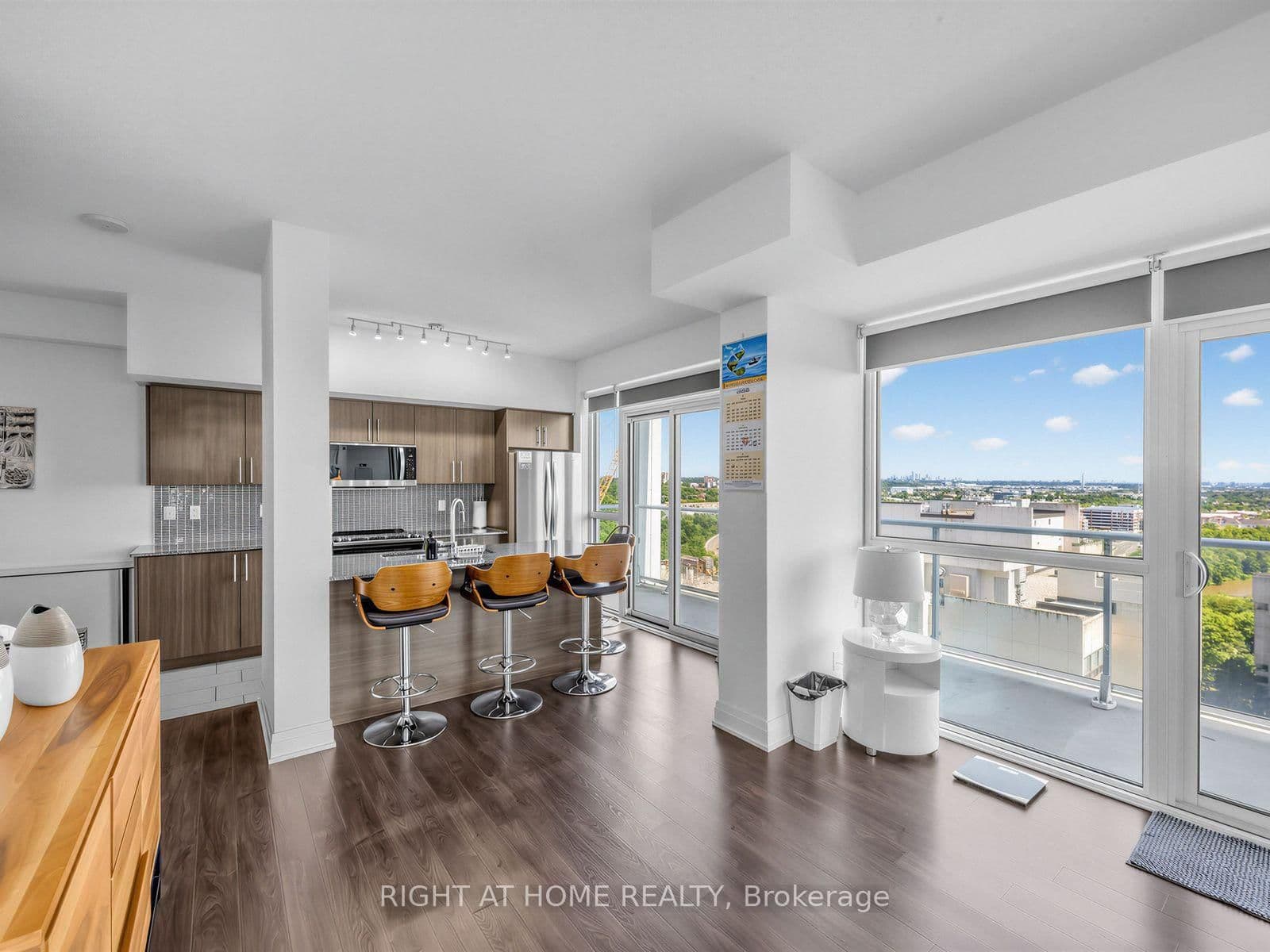 55 Speers Road, Unit LPH04 (1804) - Image 2