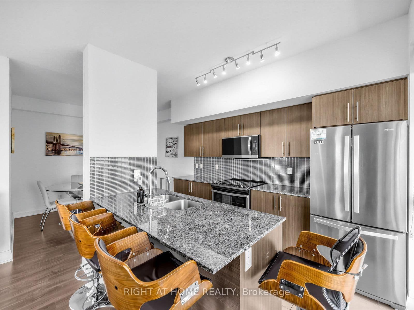 55 Speers Road, Unit LPH04 (1804) - Image 4