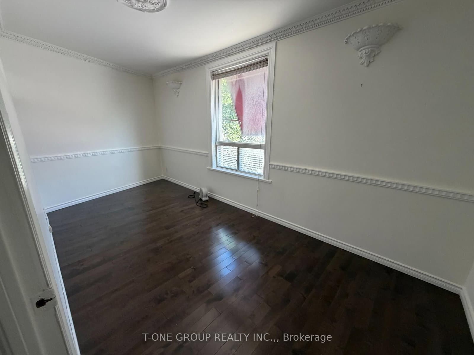 3287 Dundas Street W - Image 3