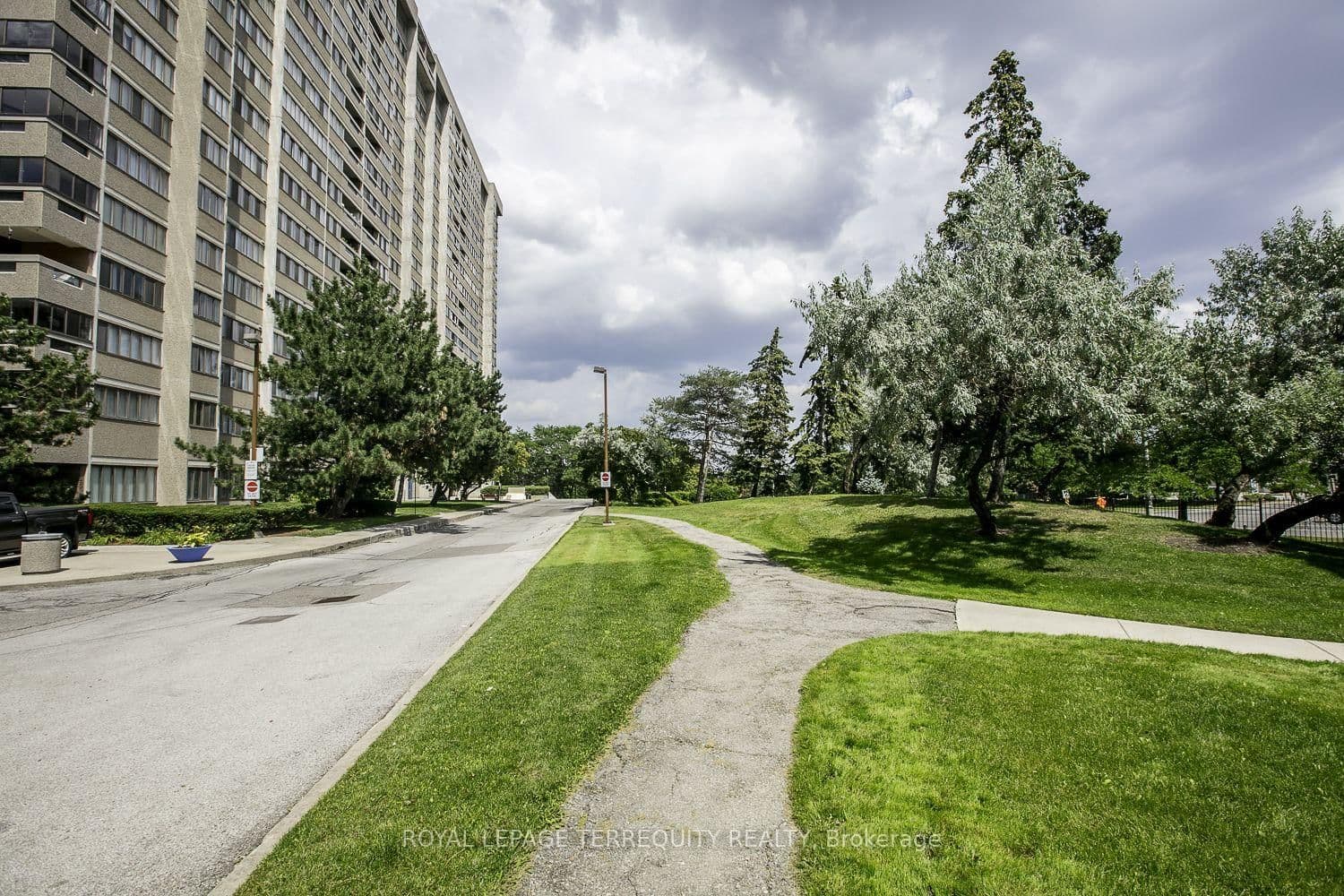 50 Elm Drive E, Unit 604 - Image 4