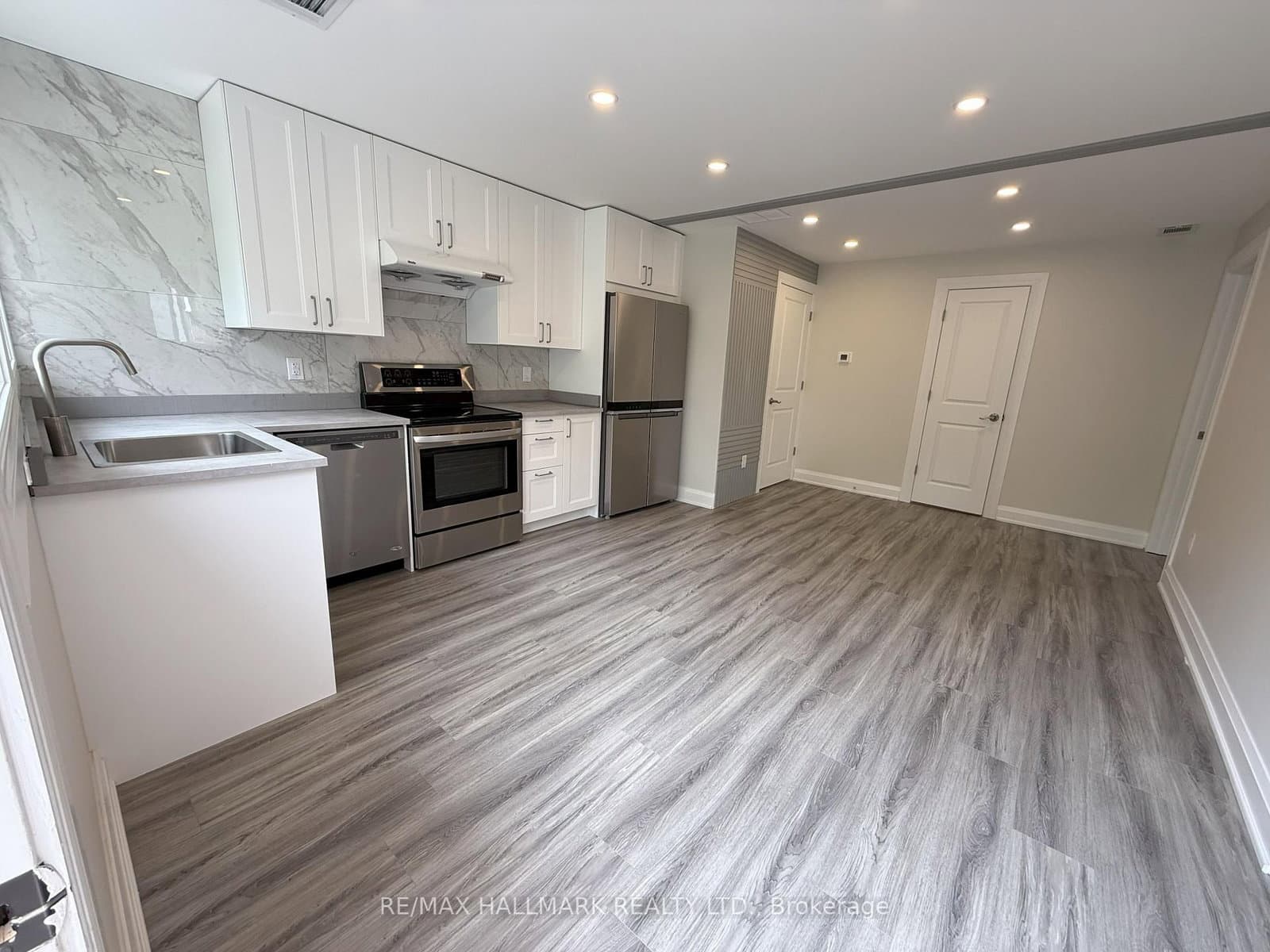 382 Burnhamthorpe Road, Unit Garden Suite - Image 2