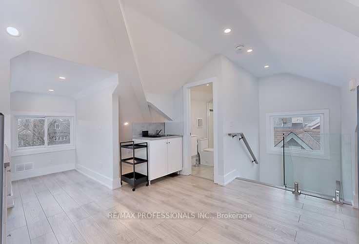 23 Radford Avenue, Unit 3rd Fl - Image 5
