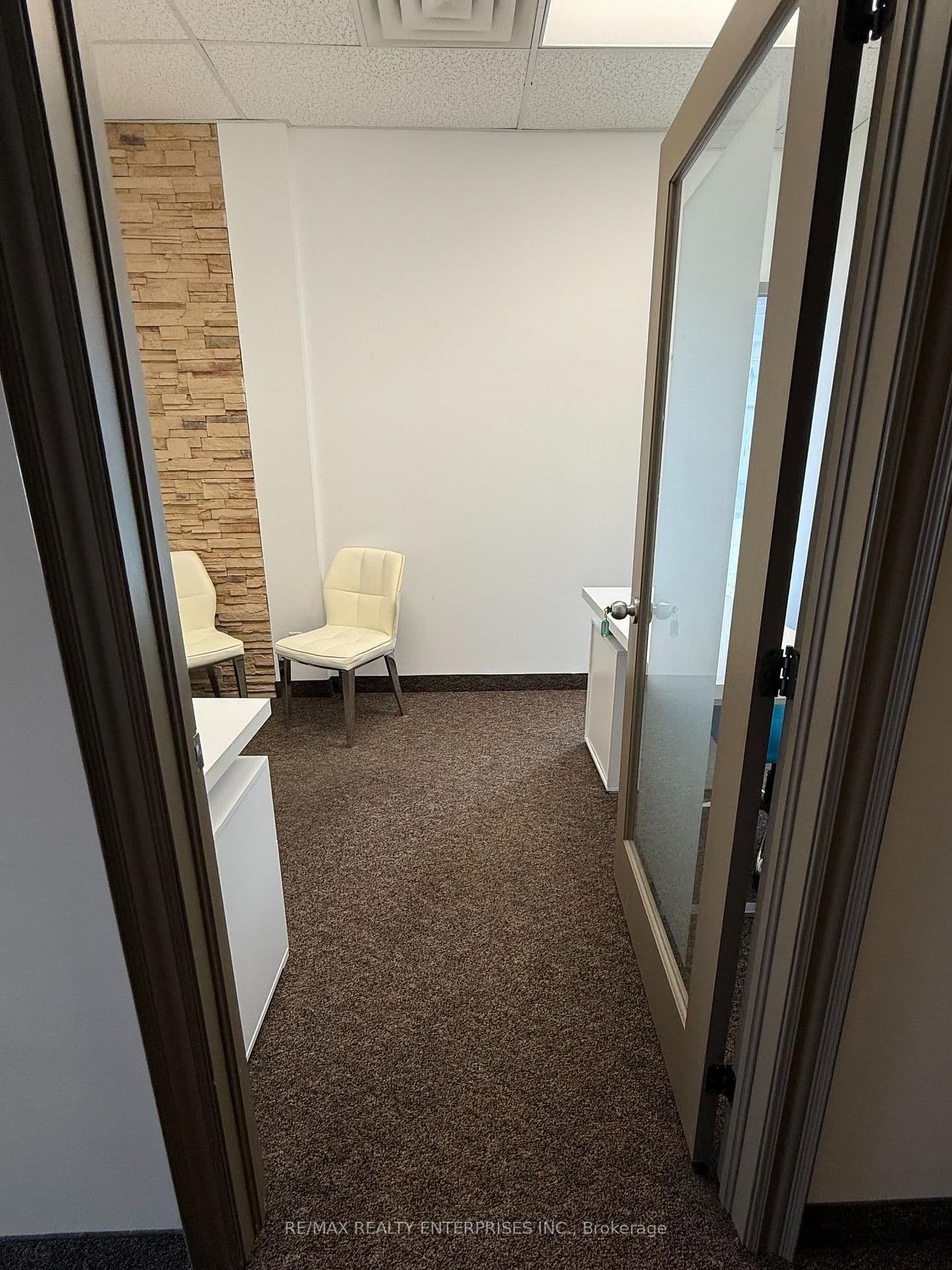 125 Lakeshore Road E, Unit C-01 - Image 3
