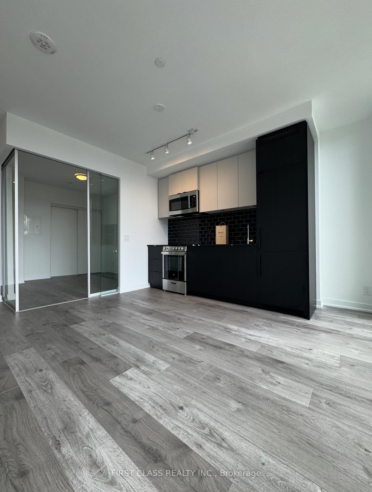 285 Dufferin Street, Unit 504 - Image 5