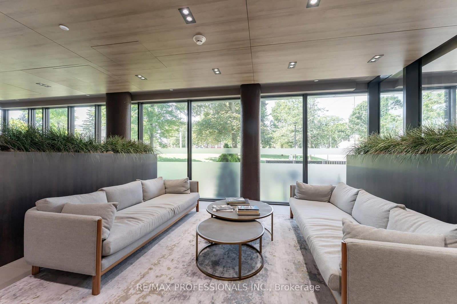21 Park Street E, Unit 816 - Image 4