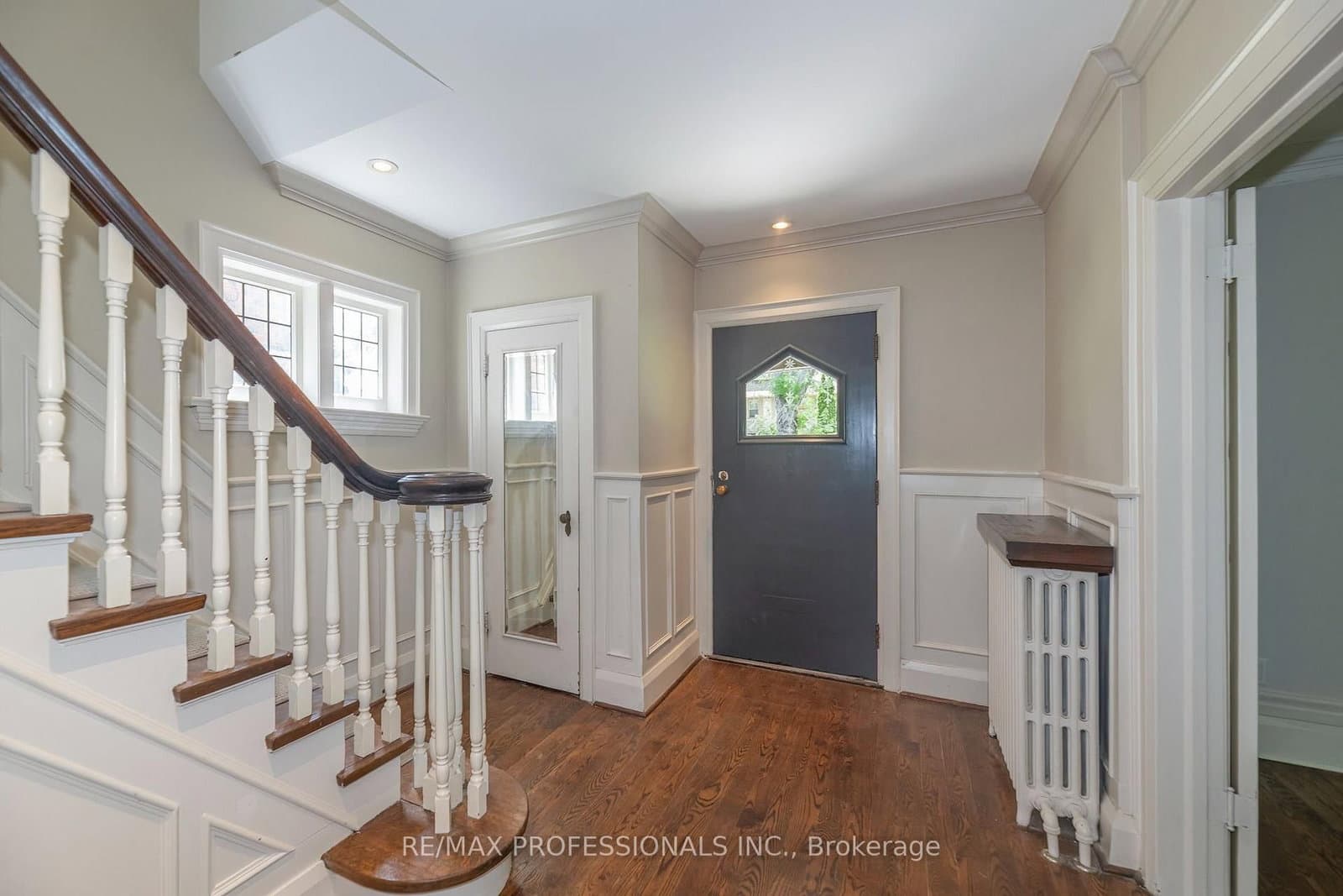 61 Grenview Boulevard N - Image 2