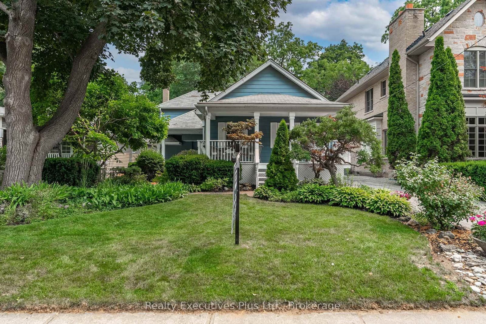 322 Pine Avenue - Image 2