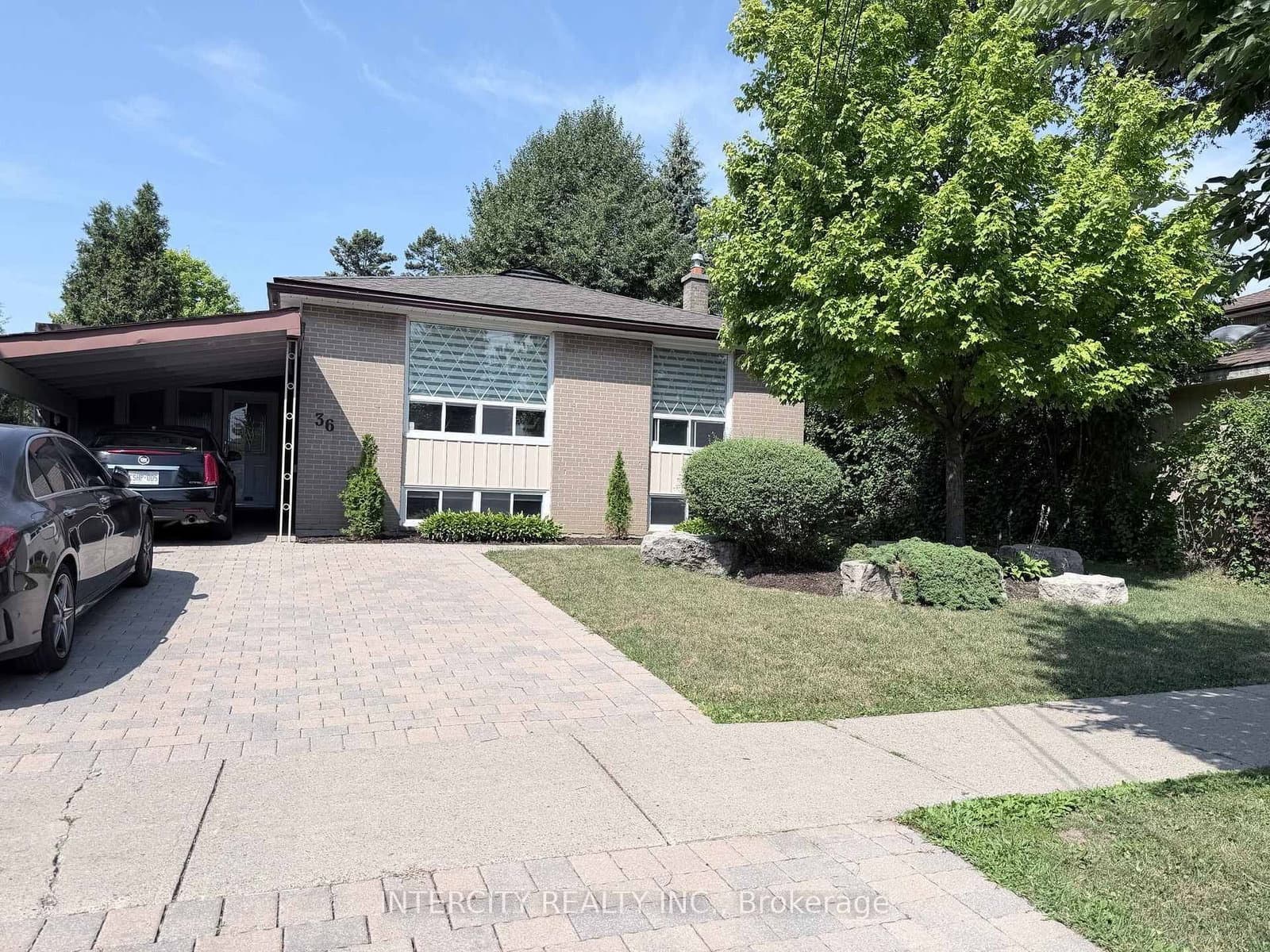 36 Strathburn Boulevard - Image 1