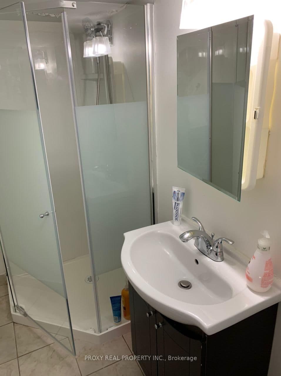 39 Winston Park Boulevard, Unit Bachelor - Image 6