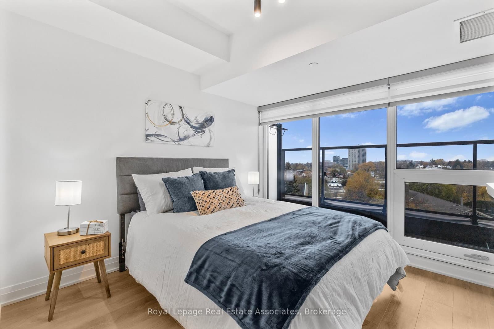 21 Park Street E, Unit 805 - Image 3