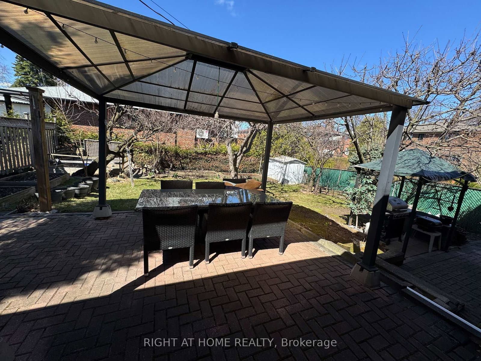 258 La Rose Avenue - Image 2