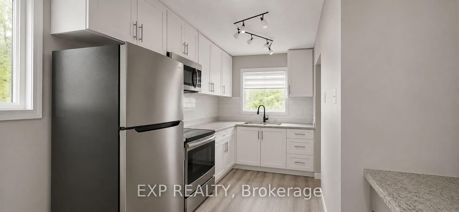 87 Wellington Street E, Unit Main Level - Image 3