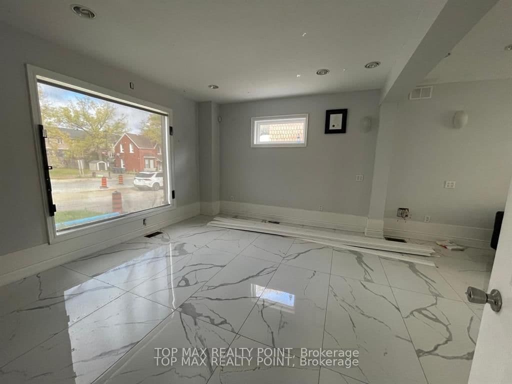 157 Queen Street W - Image 1