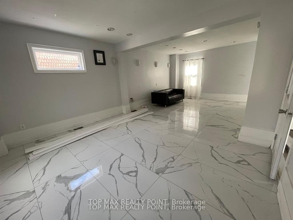 157 Queen Street W - Image 2