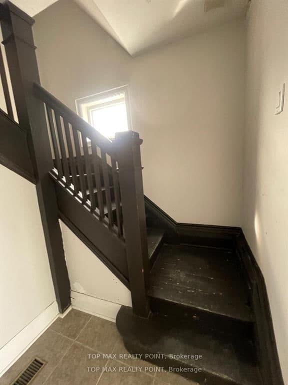 157 Queen Street W - Image 5