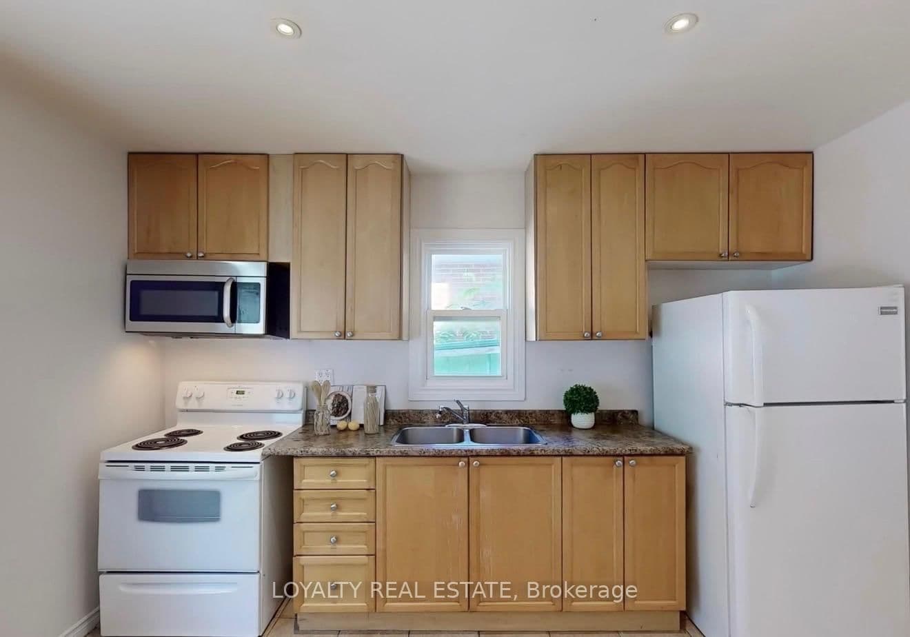 4 Mcmurchy Avenue S, Unit 1 - Image 5