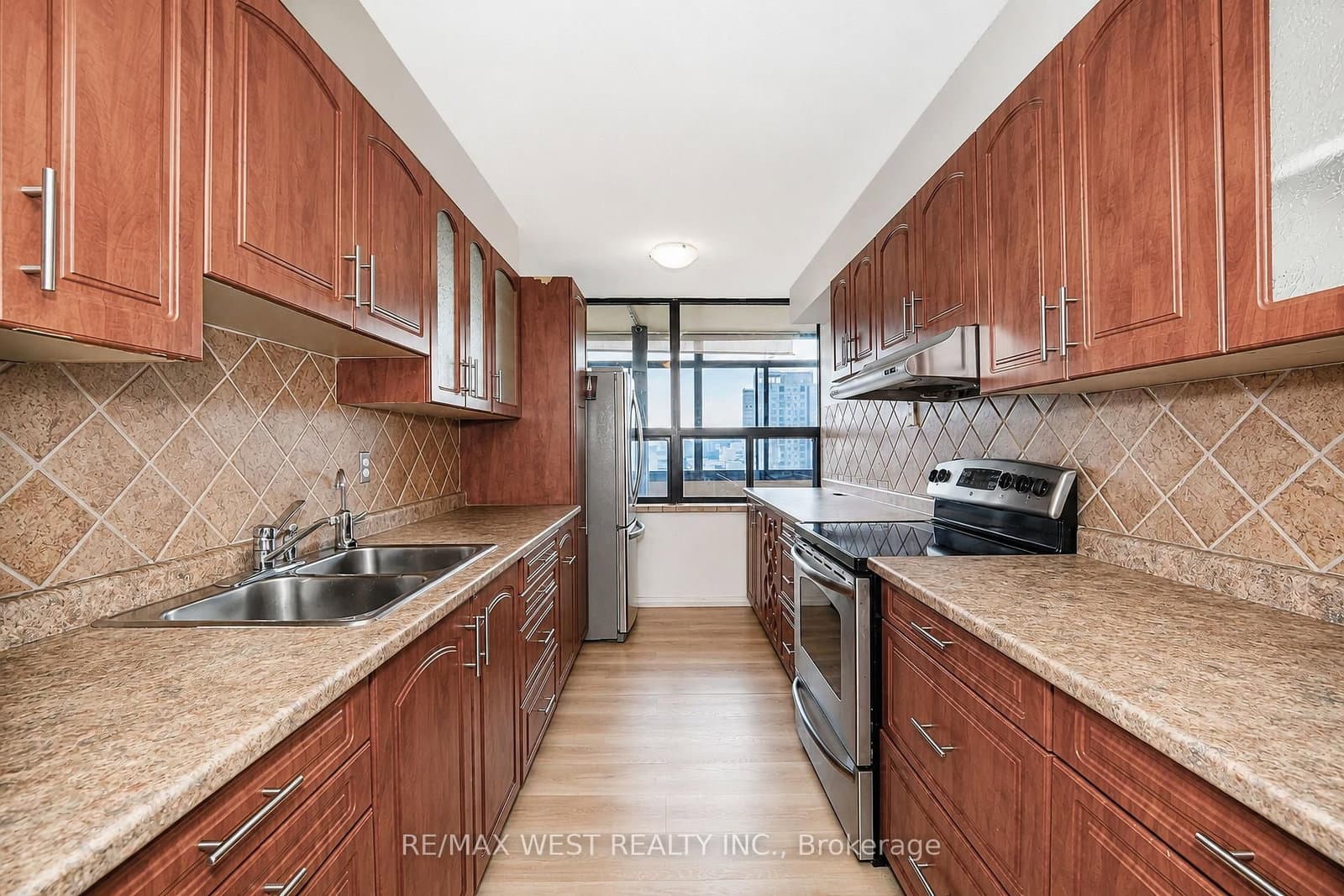 18 Knightsbridge Road, Unit 1604 - Image 3