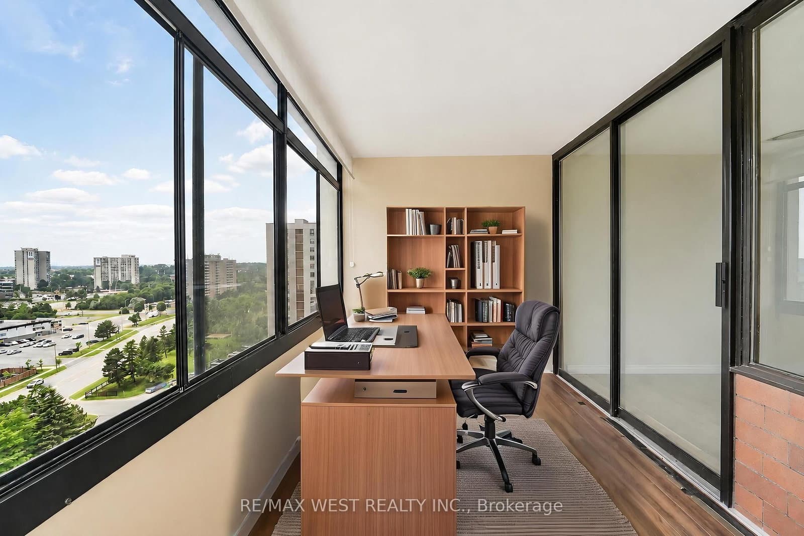 18 Knightsbridge Road, Unit 1604 - Image 4