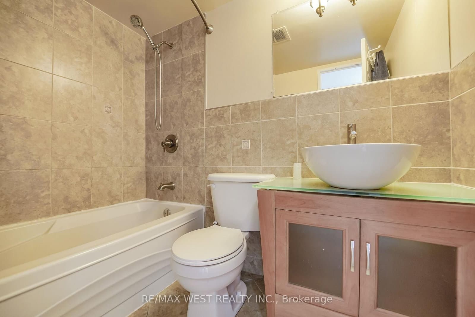 18 Knightsbridge Road, Unit 1604 - Image 6