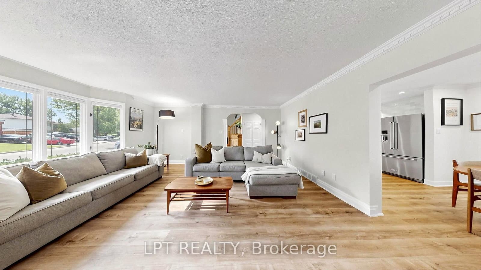 70 Roberts Crescent - Image 2