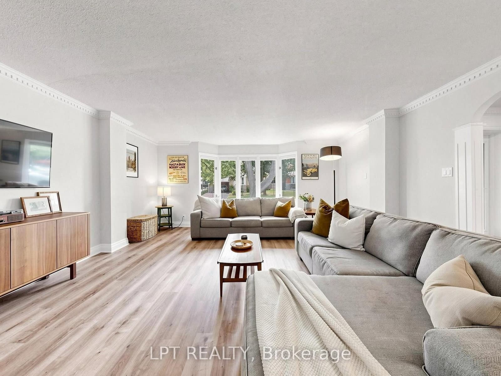70 Roberts Crescent - Image 3