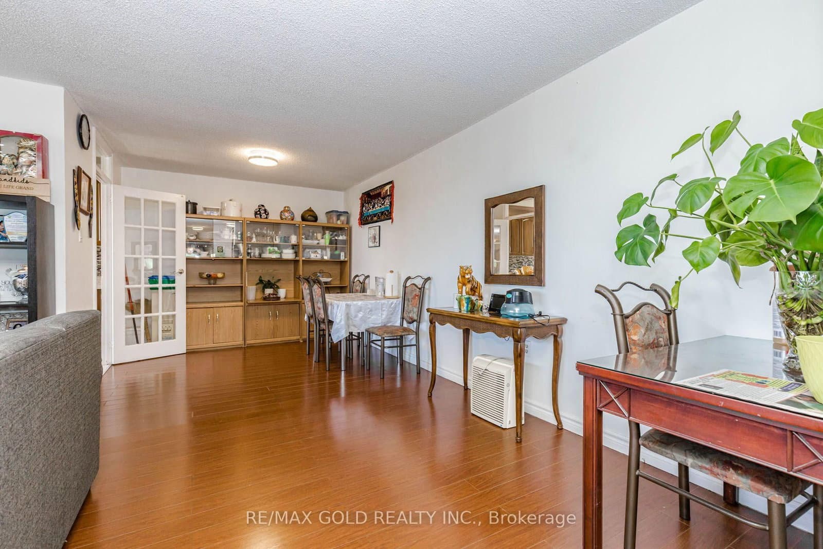 17 Knightsbridge Road, Unit 905 - Image 6