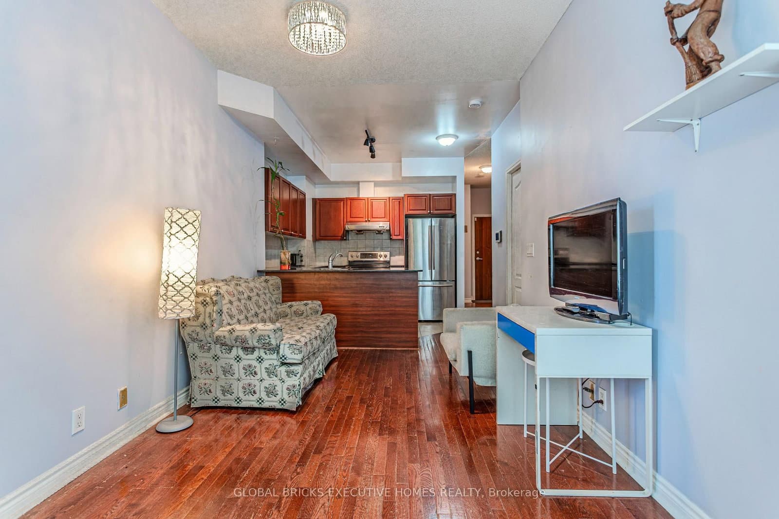 33 Elm Drive W - Image 6